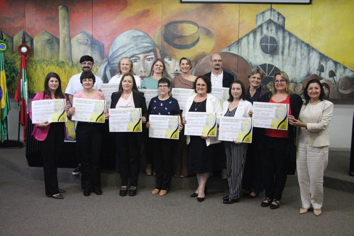 Câmara entrega Prêmio Mérito Educacional a profissionais da rede municipal de Concórdia